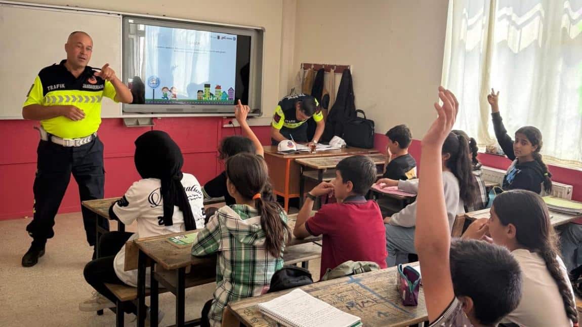 Trafik Güvenliği Semineri ile öğrenciler bilgilendirildi