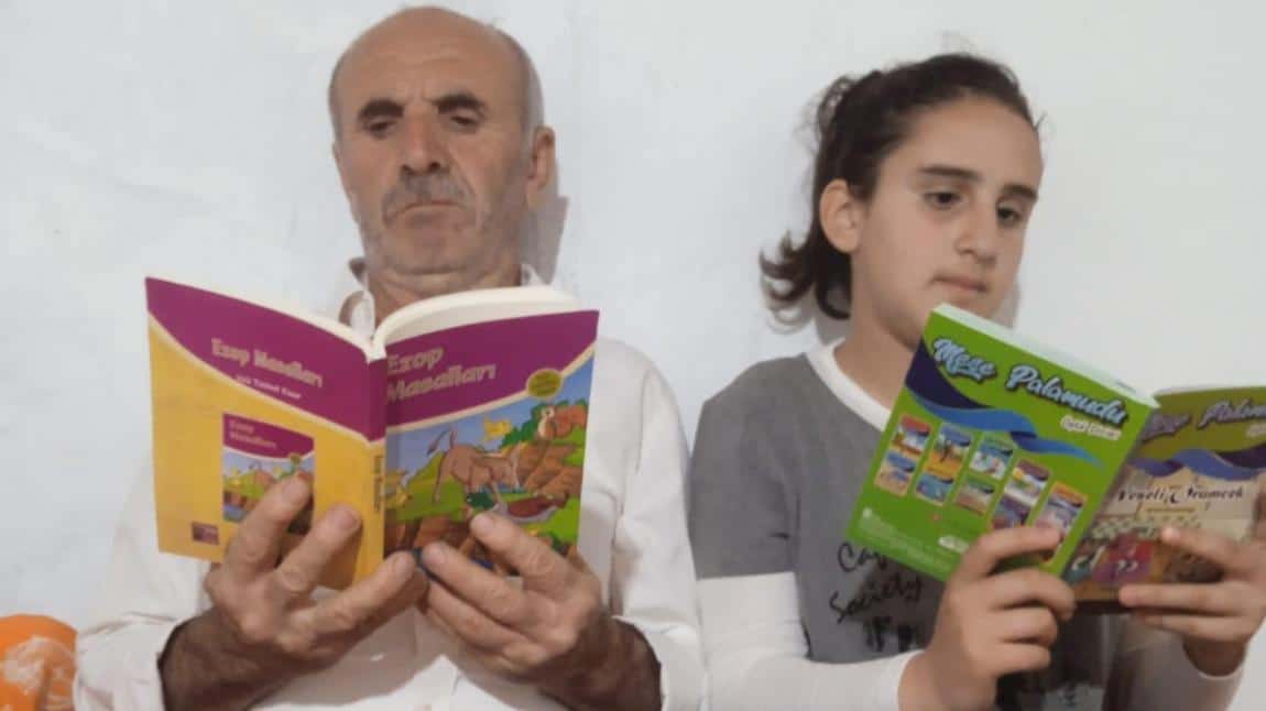 5/A ve Velileri Okuyor Projesi ile Kitaplar Aileleri Birleştiriyor